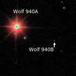 Červený trpaslík Wolf 940 a jeho průvodce
