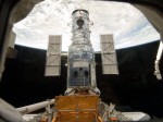 Tato fotografie byla pořízena posádkou raketoplánu Atlantis během mise STS-125 k Hubblovu dalekohledu. Redakce webu exoplanety.cz nedisponuje žádnou informací, že by se v okolí raketoplánu v té době pohyboval zástupce jakékoliv české firmy, který by mohl stejný nebo podobný snímek pořídit. Autorem této fotografie a držitelem veškerých práv v celé Galaxii je NASA, NASA a nikdo jiný než NASA.