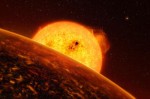 Exoplaneta Corot-7b a její mateřská hvězda v představách malíře. 