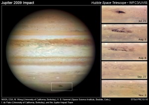 Dopad planetky do atmosféry Jupiteru v létě 2009 na nově zveřejněných snímcích z Hubblova dalekohledu. Credit: NASA, ESA, M. H. Wong (University of California, Berkeley), H. B. Hammel (Space Science Institute, Boulder, Colo.), I. de Pater (University of California, Berkeley) a Jupiter Impact Team