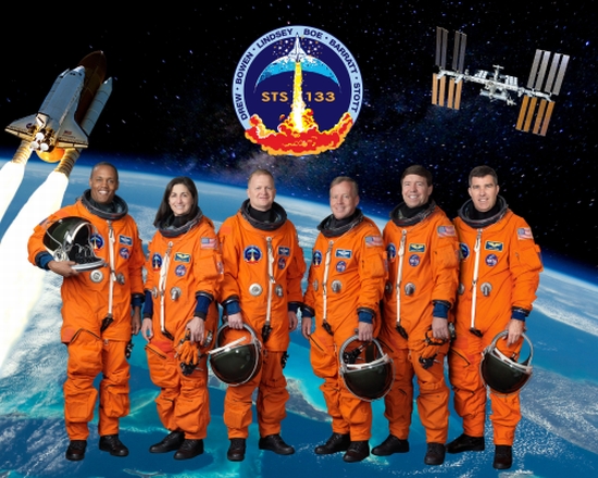  Posádka (zleva doprava): Alvin Drew, Nicole Stott, Eric Boe, Steve Lindsey, Michael Barratt a Steve Bowen. 