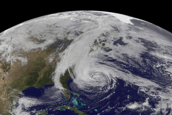 Hurikán Sandy 28. října 2012. Credit: NOAA, NASA