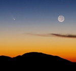 Kometa PANSTARRS a Měsíc. Autor: Brian Klimowski