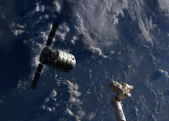 cygnus_iss_berthing_945