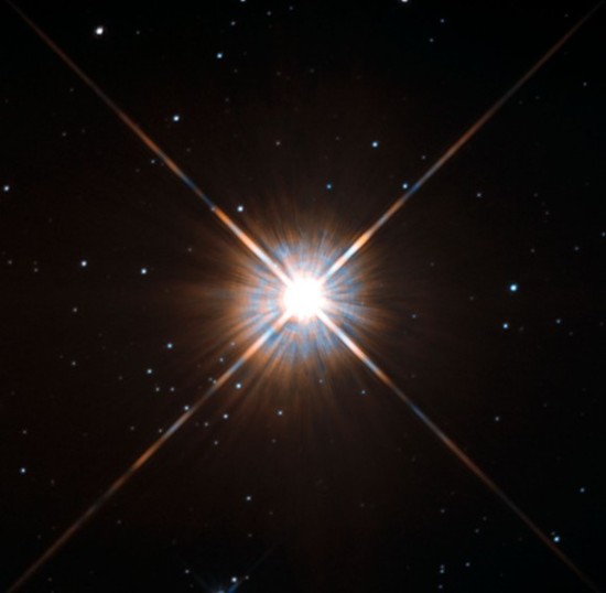 Proxima Centauri na snímku z Hubblova dalekohledu. Credit: NASA, ESA