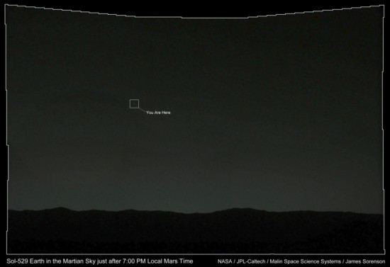 Země na snímku z laboratoře Curiosity. Credit: NASA