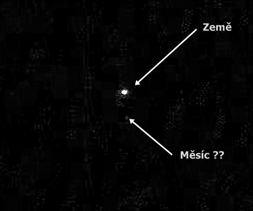 Země a Měsíc?
