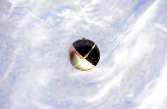 SpinSat na oběžné dráze krátce po vypuštění z ISS.
