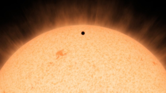 Tranzit exoplanety HD 219134b v představách malíře. Zdroj: CfA