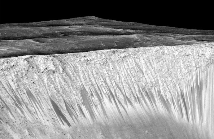 RSL na Marsu, Credit: NASA/JPL/University of Arizona