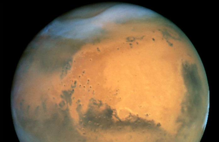 Mars na snímku z Hubblova dalekohledu. Credit: NASA and The Hubble Heritage Team (STScI/AURA)