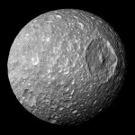 Saturnův měsíc Mimas alias Hvězda smrti - loď z kultovních Hvězdných válek. Credit: NASA