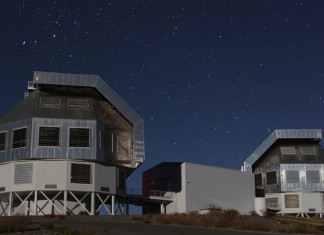 Dvojhvězda HD 133131: každá z hvězd má planetu! Magellanovy dalekohledy, Autor: Jan Skowron, CC BY-SA 3.0, Wikipedia