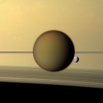 Dione a Titan před Saturnem
