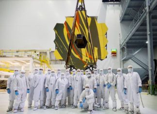 TRAPPIST-1: Na výzkumu atmosfér tří obyvatelných exoplanet se JWST zapotí Stavba dalekohledu JWST je už v plném proudu. Credit: NASA