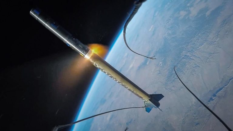 Kamera GoPro + raketa = super video z hranic vesmíru