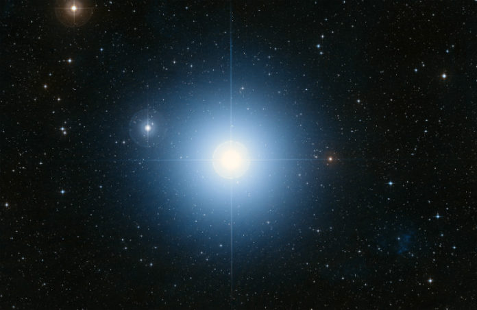 Hvězda Folmahaut. Credit: NASA, ESA, and the Digitized Sky Survey 2. Acknowledgment: Davide De Martin (ESA/Hubble)