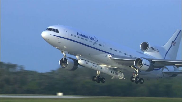 Video: Start z letadla, raketa Pegasus-XL vynesla do vesmíru družice pro výzkum bouří