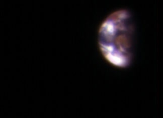 Musíte vidět! Sonda u Marsu pořídila fotografie Země a Měsíce