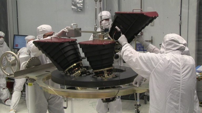 Připravovaný lovec exoplanet TESS má problémy s kamerami