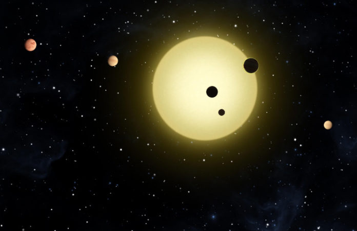 Multiplanetární systém v představách malíře. Credit: NASA / Tim Pyle