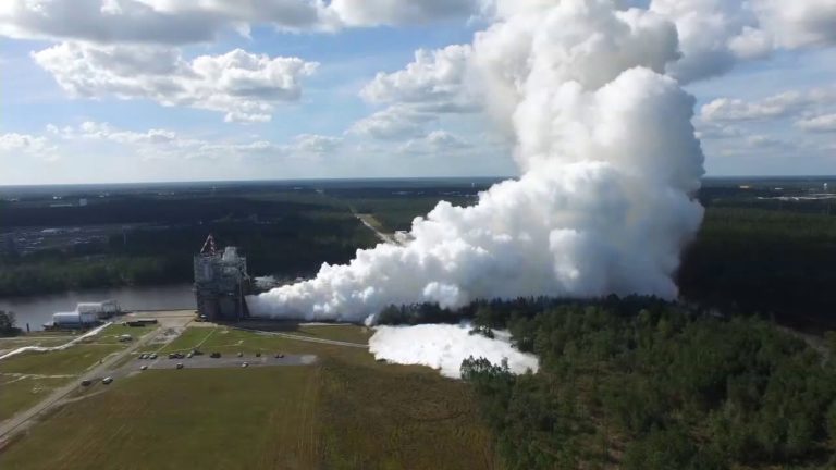 Video: NASA zkoušela motor RS-25 pro svou novou superraketu