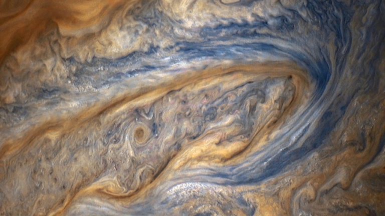 Jupiter jako umělecké dílo! Prolétněte se nad králem planet