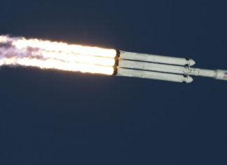 Sorry, odtud neodletíme! Existují civilizace uvězněné gravitací vlastního světa? Start Falconu Heavy. Credit: NASA