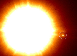 U dvojhvězdy CS Cha se v prachu schovává záhadný objekt Záhadný objekt u CS Cha. Credit: Ginski et al.
