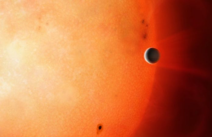 Exoplaneta NGTS-4b v představách malíře. Credit: warwick.ac.uk