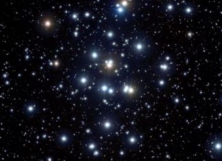 Pozdrav z Jesliček: Poprvé změřili hmotnost tranzitující exoplanety v hvězdokupě