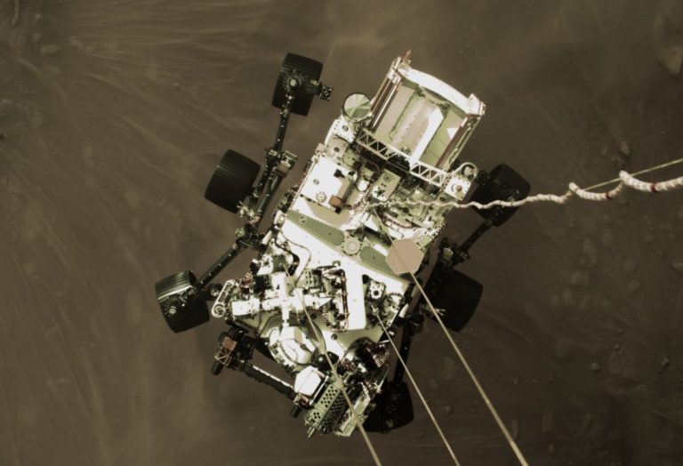NASA uveřejnila video z přistání Perseverance
